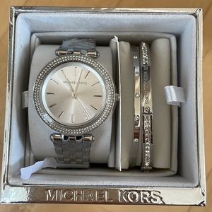 Michael Kors Mini Darci Watch and bracelets in a gift box. New. Unused items.